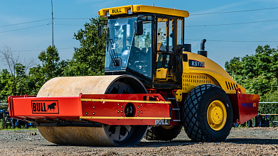 Грунтовый каток полноприводный BULL KS175